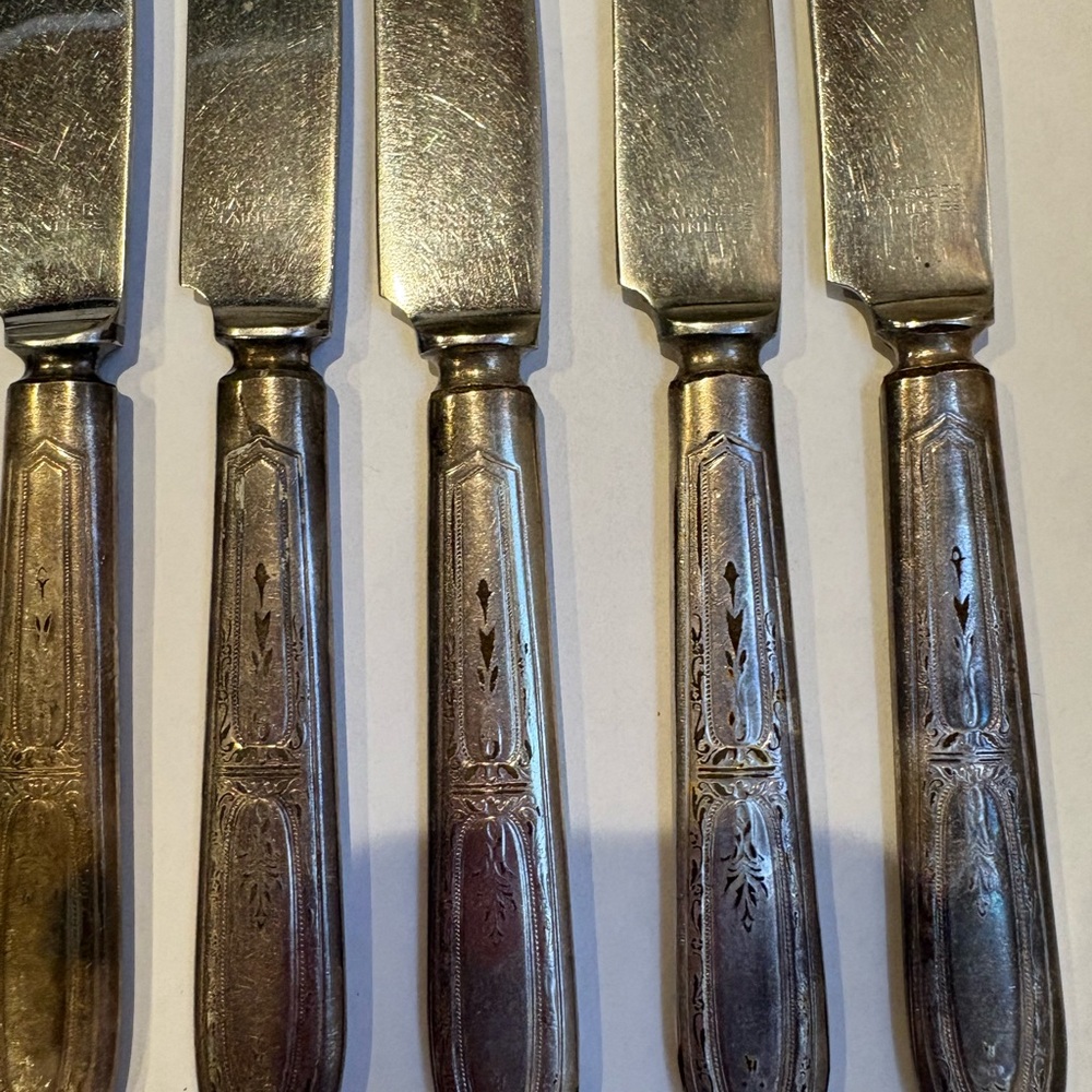 RRR Wm Rogers Antique, collectible rare find set of Knives - Picture 2 of 4